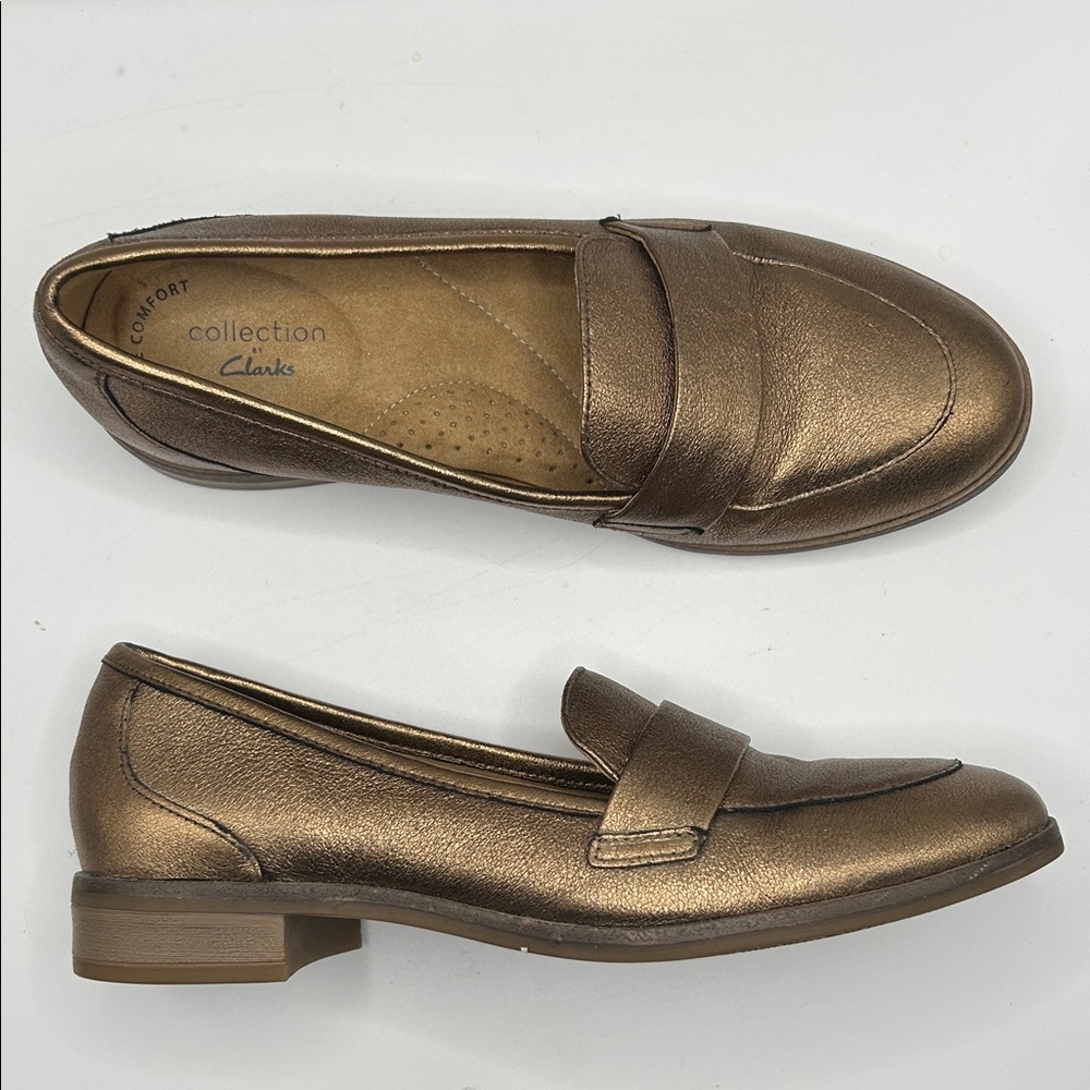 Clark’s Women’s Gold Slip On Comfort Leather Loafers size 7m